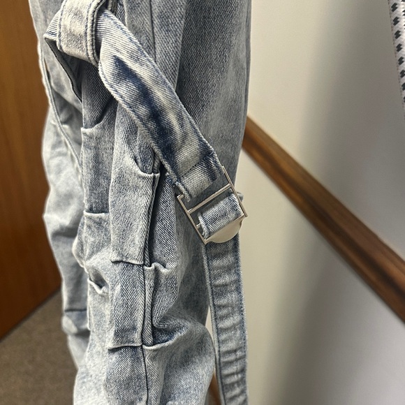 AKIRA Ruched Denim Jeans - Picture 4 of 6